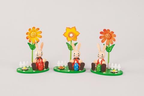 Osterhase mit Blume