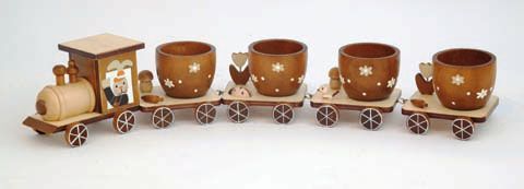 Eisenbahn mit Eierbecher aus Holz, natur