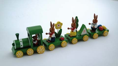 Eisenbahn mit Osterhasen